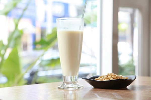 Cách dùng sữa đậu nành tăng size ngực
