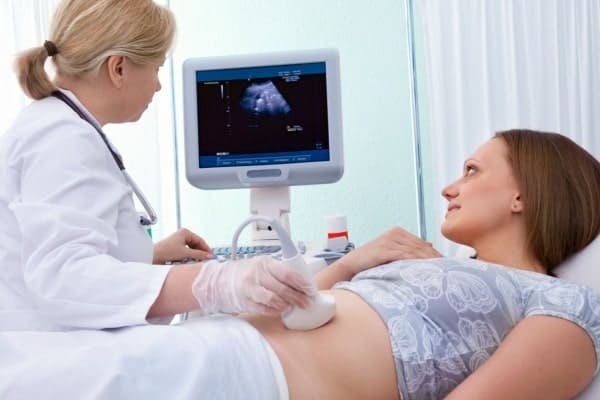 Đi khám thai khi có dấu hiệu không tốt