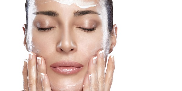 Sử dụng kem dưỡng ẩm để tạo điều kiện phục hồi da sau mụn tốt hơn