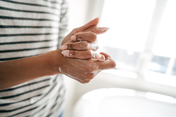 Hãy luôn giữ bàn tay sạch sẽ bằng cách rửa tay thường xuyên