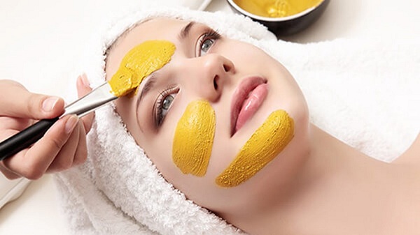 Sử dụng bột nghệ chăm sóc da mặt