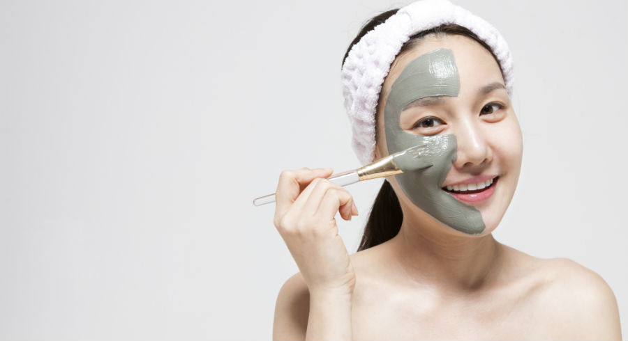 Đắp mặt nạ để cung cấp các dưỡng chất cần thiết cho làn da