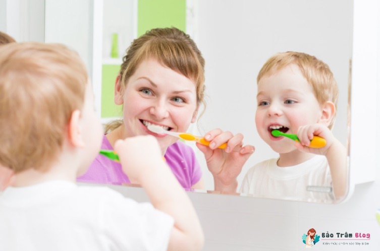 Cách chăm sóc răng miệng cho trẻ giai đoạn 5