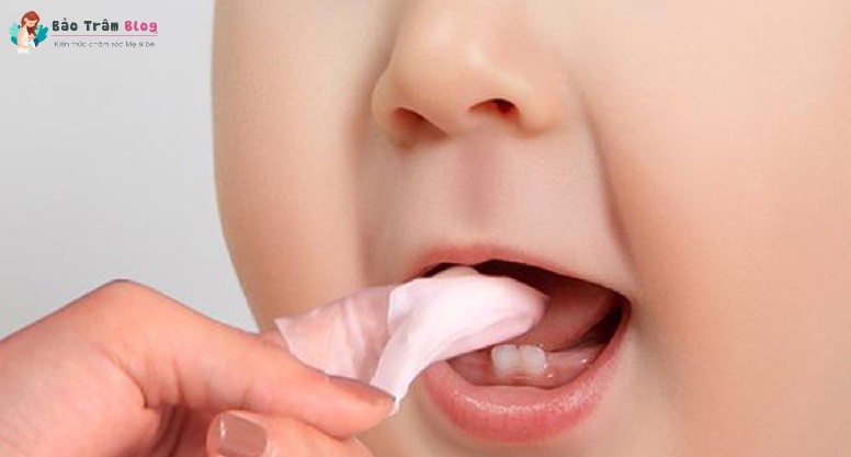 Cách chăm sóc răng miệng cho trẻ giai đoạn 3