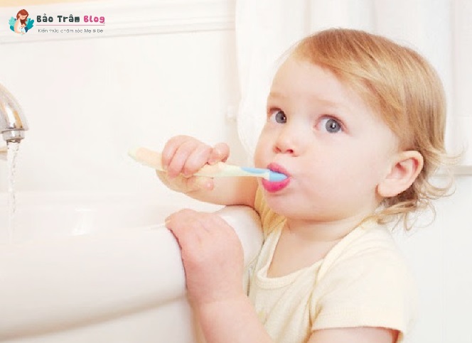 Cách chăm sóc răng miệng cho trẻ giai đoạn 4