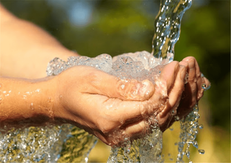 Nước sạch là nguồn nước không chứa vi khuẩn, vi trùng gây hại cho sức khỏe
