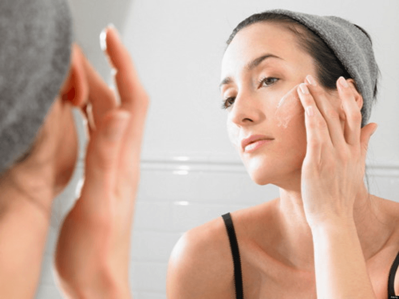 Kem dưỡng ẩm simple kind to skin hydrating light moisturiser 125ml