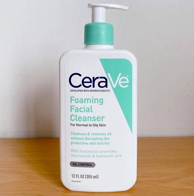 Review sữa rửa mặt Cerave cho da dầu mụn nhạy cảm từ người sử dụng