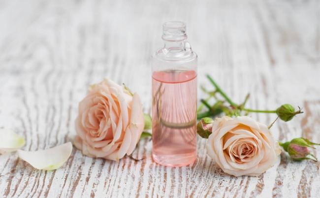 10 cách sử dụng nước hoa hồng cho hiệu quả làm đẹp gấp 10 lần