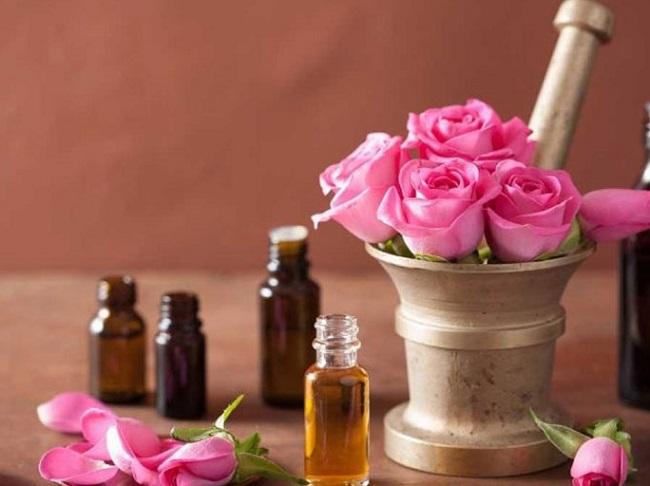 10 cách sử dụng nước hoa hồng cho hiệu quả làm đẹp gấp 10 lần